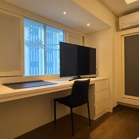Empress Hotel In D1 - 32M2 - Cozzy Place